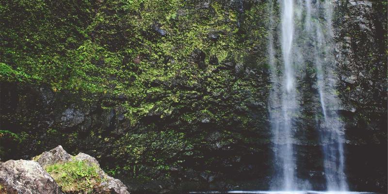 小洒客的城市探索指南：如何品鉴隐藏在小巷深处的独立酒吧与酒类产品